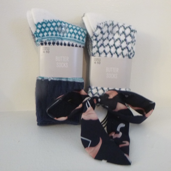 SOFT WARM BUTTER SOCKS 2 PACKS BLUES & GRAY NWT w/BONUS HAIR BOW - Picture 5 of 9